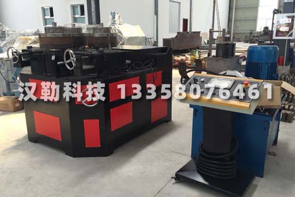 近日，我司生產(chǎn)的型材彎曲機(jī)順利通過客戶驗(yàn)收